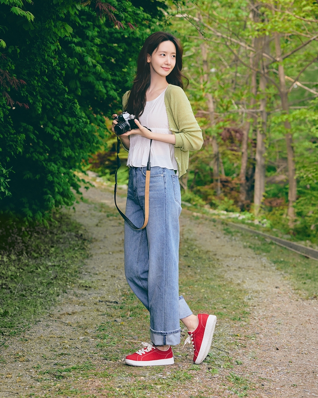 Mặc đẹp ngày giao mùa với 3 xu hướng quần jeans trẻ trung - Ảnh 2.