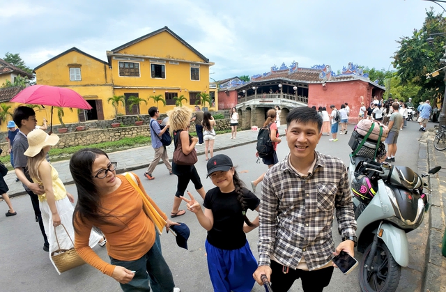 Vợ chồng trẻ biến 13 ngày xuyên Việt thành 'lớp học” đặc biệt cho con - Ảnh 5.