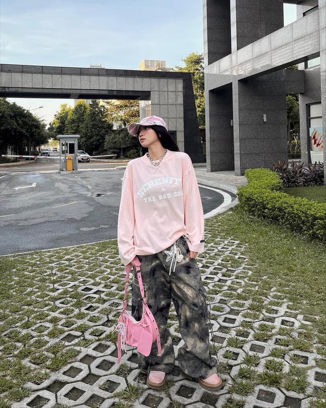 Mẹo diện trang phục oversized gọn gàng khi dạo phố- Ảnh 1.