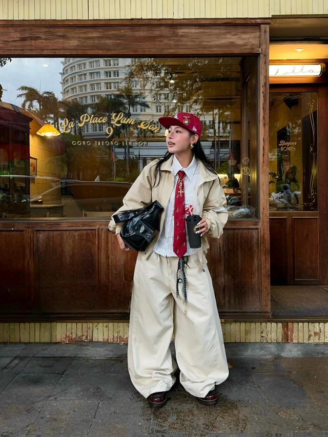 Mẹo diện trang phục oversized gọn gàng khi dạo phố- Ảnh 2.