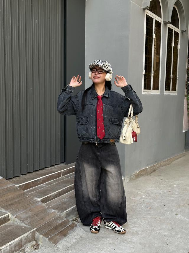 Mẹo diện trang phục oversized gọn gàng khi dạo phố- Ảnh 3.