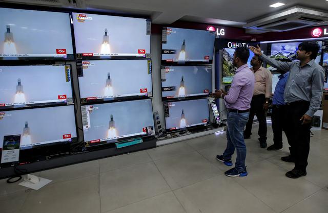 Smart TV giá rẻ vẫn đáng mua nếu đáp ứng được ba tiêu chí quan trọng - Ảnh 1.
