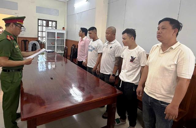 Bắt tạm giam 5 người cướp tài sản của du khách Đan Mạch sau gần 3 năm - Ảnh 2.