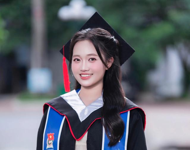 Nữ thủ khoa 8,85/10 vượt qua áp lực học tập như thế nào ? - Ảnh 1.