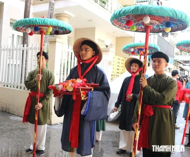 Không quen cô dâu, chú rể vẫn điền form xin suất đi ăn cưới - Ảnh 1.