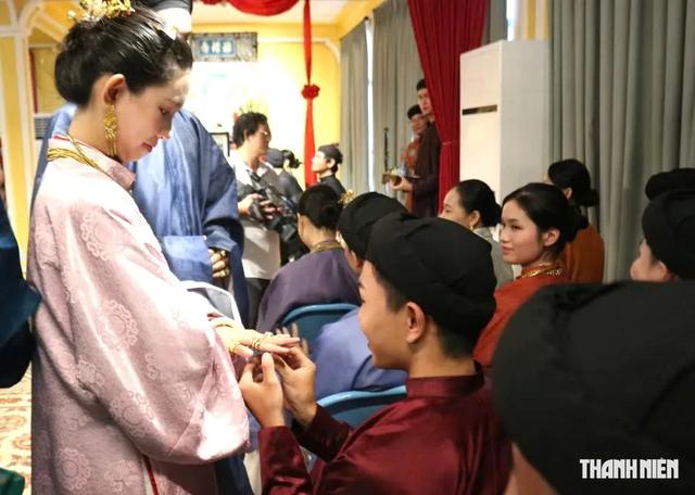 Không quen cô dâu, chú rể vẫn điền form xin suất đi ăn cưới - Ảnh 4.
