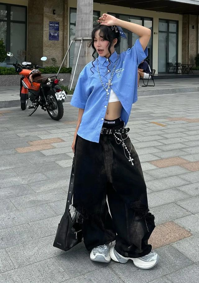 Mẹo diện trang phục oversized gọn gàng khi dạo phố- Ảnh 7.