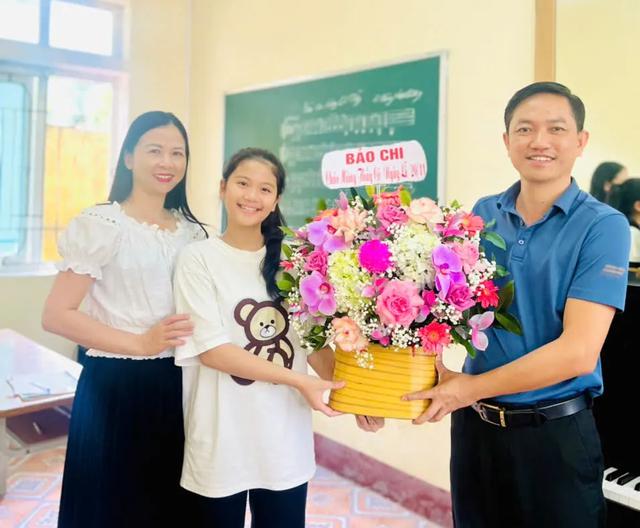 Cô bé hát ví dặm ru em khiến nhiều người xao xuyến là ai? - Ảnh 3.