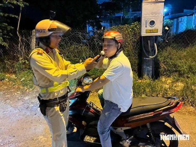 Nhiều người vẫn vi phạm mức kịch khung- Ảnh 2.