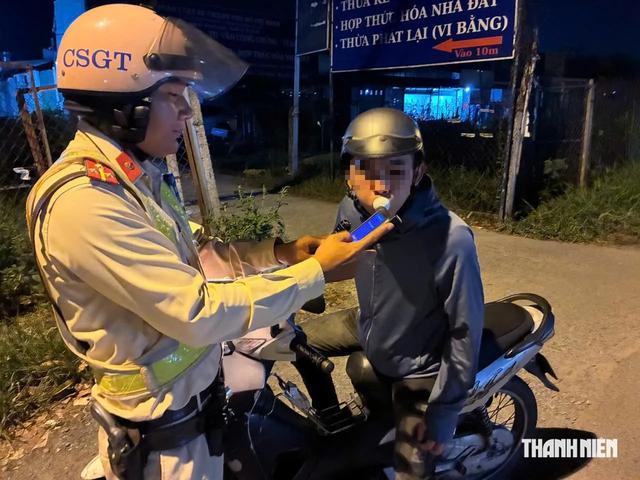 Nhiều người vẫn vi phạm mức kịch khung- Ảnh 4.