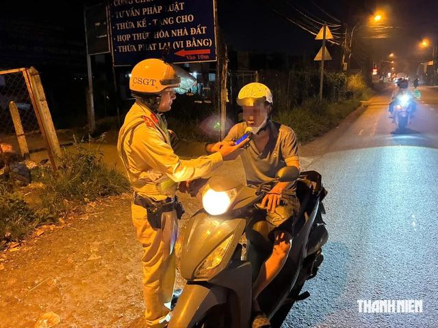 Nhiều người vẫn vi phạm mức kịch khung- Ảnh 3.