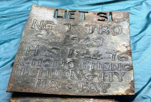 Phát hiện bia nhôm khắc thông tin liệt sĩ khi khai quật mộ tại Đà Nẵng - Ảnh 2.