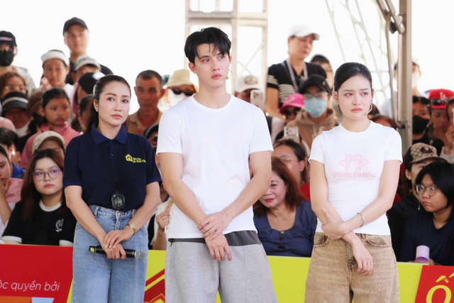 Ốc Thanh Vân hội ngộ người quen, tiết lộ quan điểm dạy 3 con- Ảnh 1.