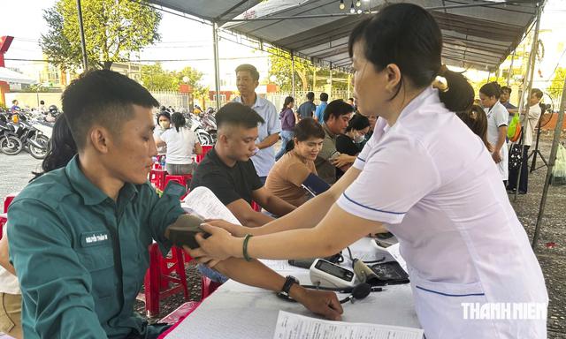 Những giọt hồng thắm tình quân - dân của những chiến sĩ 'Sao vuông' ở Quảng Ngãi- Ảnh 6.