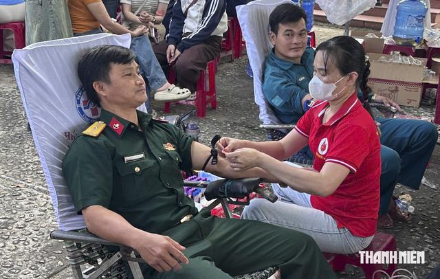 Những giọt hồng thắm tình quân - dân của những chiến sĩ 'Sao vuông' ở Quảng Ngãi- Ảnh 7.