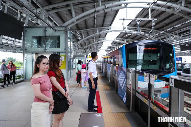 Cán bộ TP.HCM tiên phong 'xanh hóa' phương tiện - Ảnh 2.