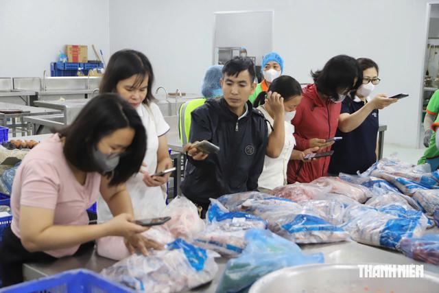 Giám sát bữa ăn bán trú qua điện thoại - Ảnh 1.