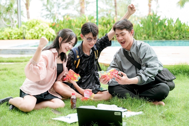 Từ chai nước giải khát đến trải nghiệm mùa hè: 'Xé ngay trúng liền'- Ảnh 1.