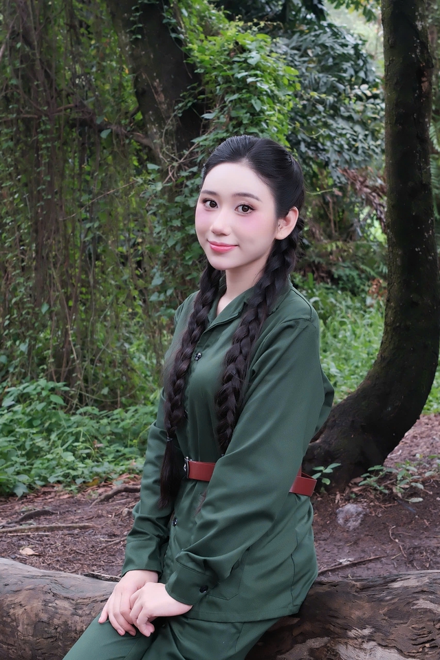 Cô gái gen Z hát nhạc cách mạng 'gây sốt' là ai?- Ảnh 2.