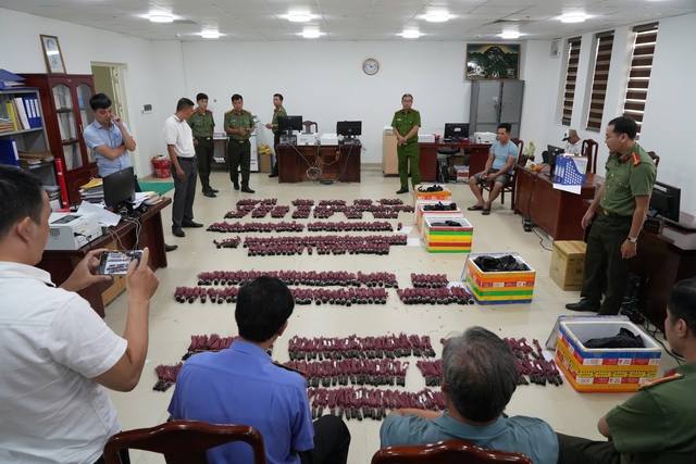 Bộ Công an khen Công an Huế phá đường dây vận chuyển kíp nổ 'khủng' từ Lào- Ảnh 1.
