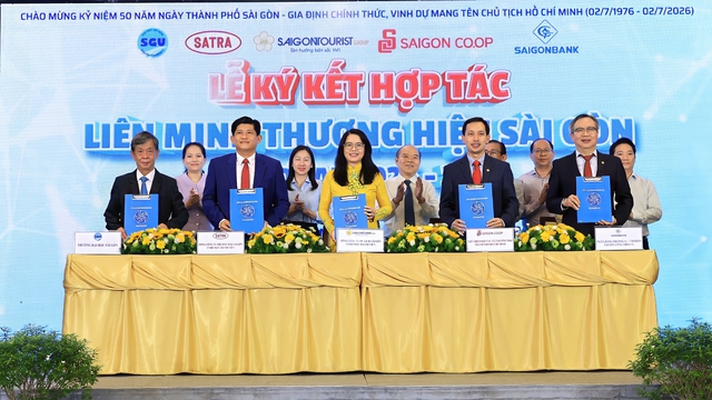 Những cú bắt tay chiến lược của SATRA- Ảnh 1.