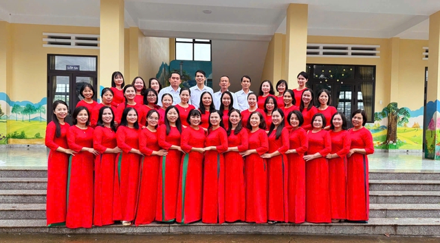 H&agrave;nh tr&igrave;nh gieo y&ecirc;u thương của c&ocirc; hiệu trưởng - Ảnh 2.