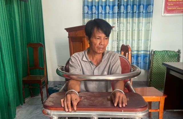 Khởi tố gã con rể chém cha vợ, chống trả lực lượng công an - Ảnh 1.