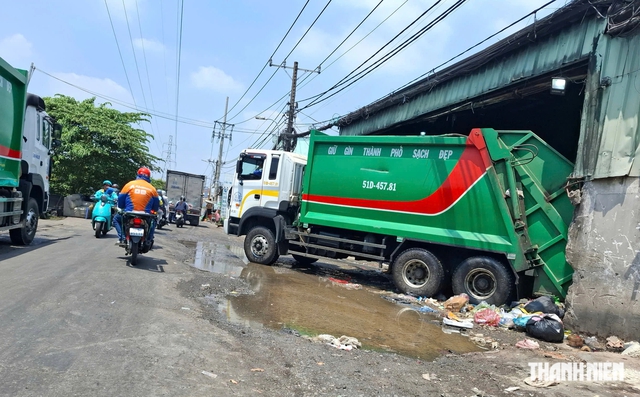 Trạm rác Hiệp Bình Chánh ở TP.HCM ô nhiễm kéo dài, ngành môi trường nói gì? - Ảnh 1.