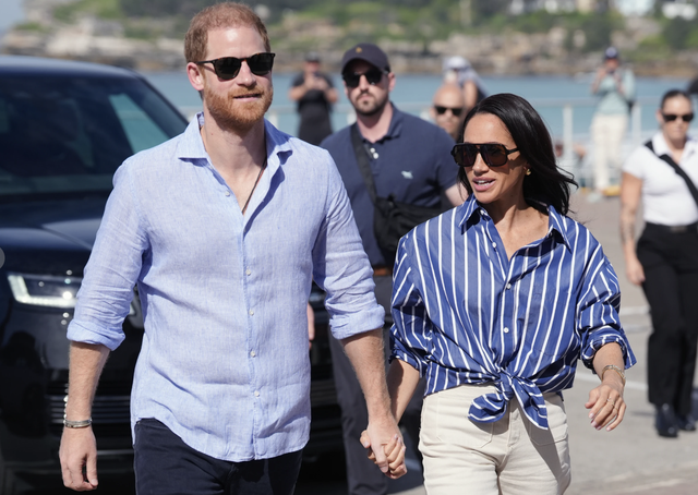 Vợ chồng Hoàng tử Harry - Meghan bất ngờ dọn về Anh - Ảnh 1.