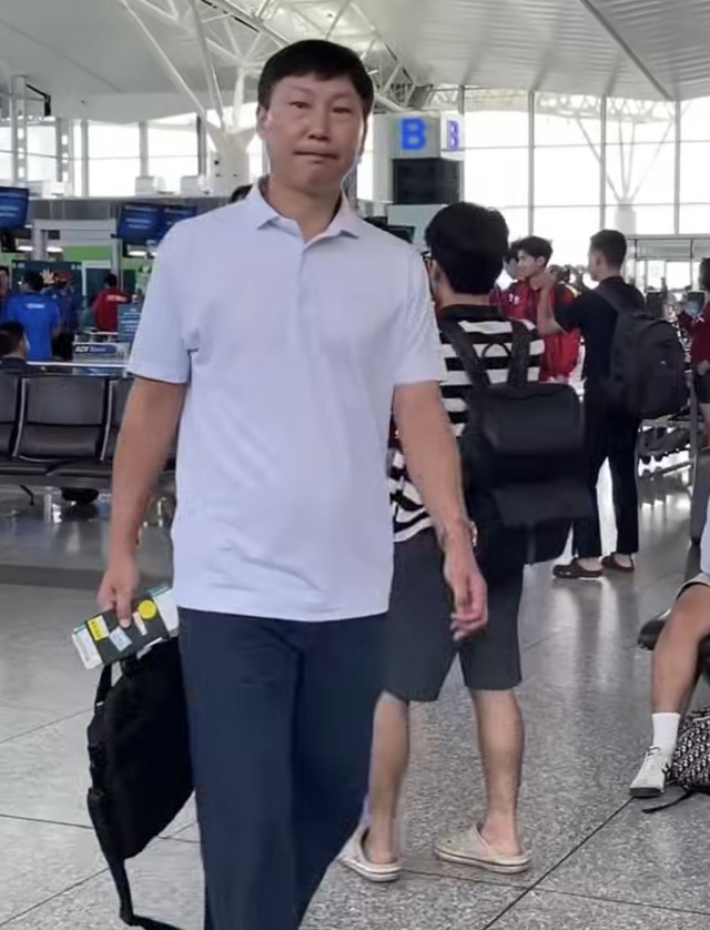 HLV Kim Sang-sik chuẩn bị sẵn ‘bài tủ’, chờ đánh bại Thái Lan chung kết ASEAN Cup
- Ảnh 2.