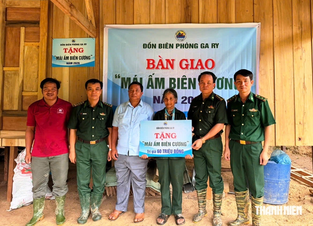 Người phụ nữ từng g&ugrave;i h&agrave;ng qua bom đạn &lsquo;vui c&aacute;i bụng' khi c&oacute; nh&agrave; mới- Ảnh 1.