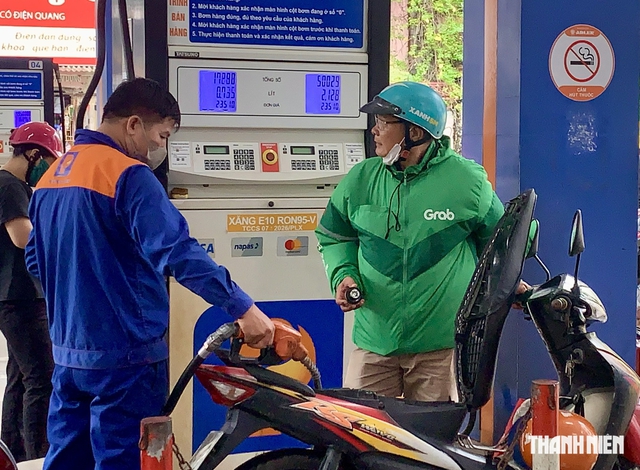 Giá xăng dầu đồng loạt tăng mạnh từ 15 giờ hôm nay 10.9 - Ảnh 1.
