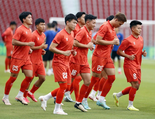 Lịch thi đấu chung kết lượt đi Việt Nam - Th&aacute;i Lan h&ocirc;m nay Điềm l&agrave;nh cho thầy tr&ograve; HLV Kim Sang-sik- Ảnh 1.