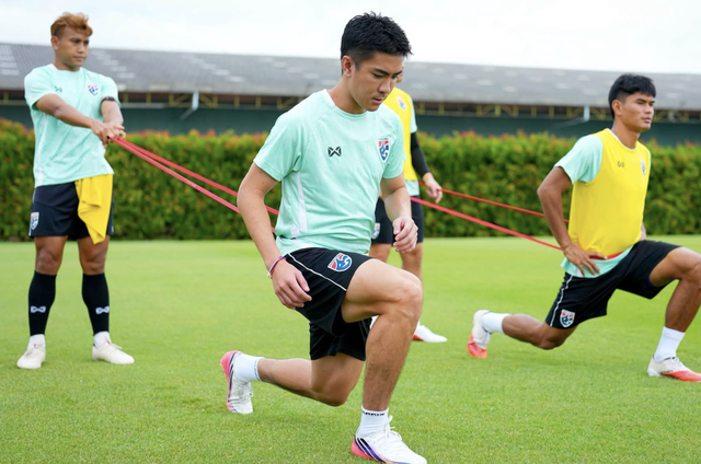 Thái Lan bất ngờ bỏ tập trên sân Rajamangala trước đại chiến với đội tuyển VN vì...? - Ảnh 1.