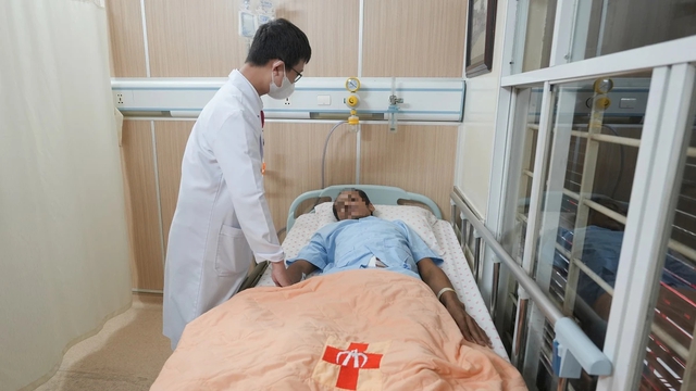Hai lần từng được chẩn đo&aacute;n ung thư, bệnh nh&acirc;n bất ngờ nhận kết quả nang l&agrave;nh - Ảnh 1.