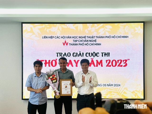 'Văn nghệ TP.HCM' vẫn xuất bản, chờ hoàn thiện đề án chuyển đổi bản điện tử - Ảnh 1.