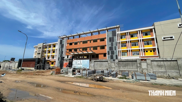 Phú Quốc còn khoảng 5.000 học sinh chưa có sách giáo khoa - Ảnh 1.