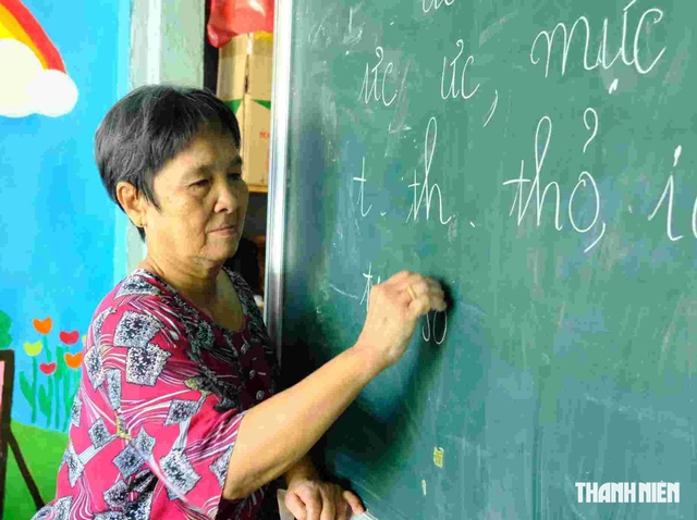 Cô giáo miền Tây 46 năm gieo chữ cho trẻ em nghèo- Ảnh 1.