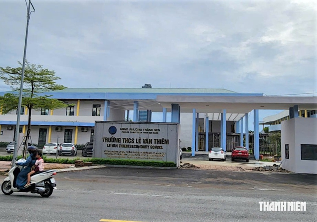 H&agrave; Tĩnh: 20 c&aacute;n bộ quản l&yacute; tự nguyện xin th&ocirc;i chức khi sắp xếp trường học- Ảnh 1.
