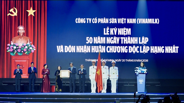 Vinamilk đón nhận Huân chương Độc lập hạng nhất tại dấu mốc tuổi 50- Ảnh 2.