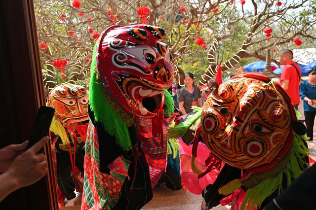 Người &lsquo;thổi hồn&rsquo; thượng v&otilde; v&agrave;o những chiếc đầu sư tử m&egrave;o - Ảnh 5.