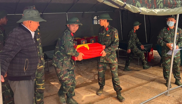 Đưa 6 hài cốt liệt sĩ về quy tập tại nghĩa trang liệt sĩ Đà Lạt- Ảnh 3.