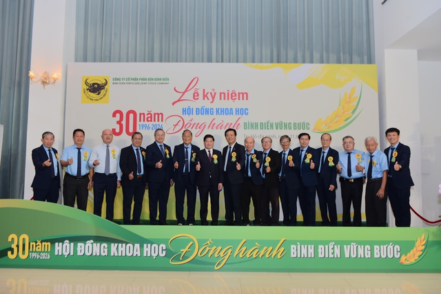 Bình Điền - 30 năm đưa khoa học đến đồng ruộng
- Ảnh 1.