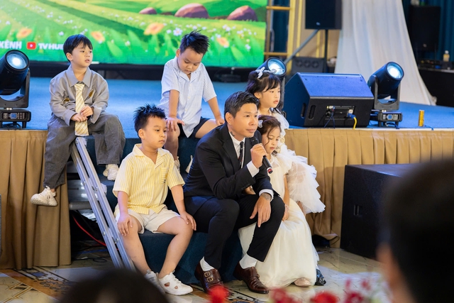 Huy R, Thành Trung, Tạ 'Mưa đỏ' tiết lộ hậu trường 'Bố ơi mình đi đâu thế?' - Ảnh 1.