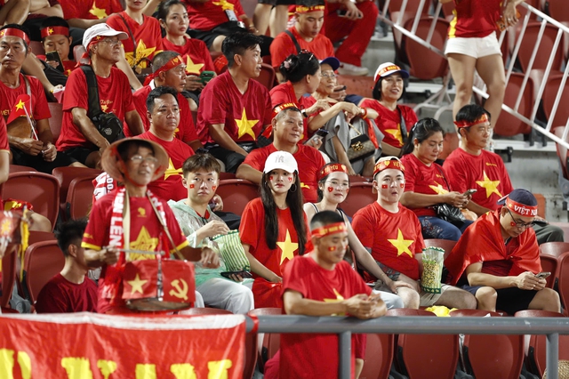 Chạm một tay vào ngôi vương, VFF lại thưởng lớn- Ảnh 2.