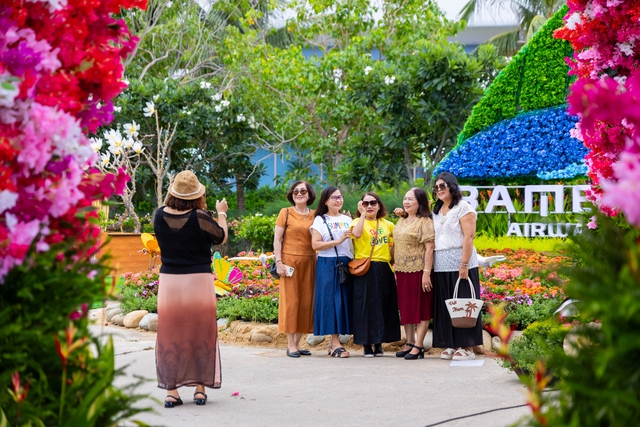 10.000 lượt khách tham gia lễ hội ngàn hoa ở phố biển Quy Nhơn- Ảnh 3.