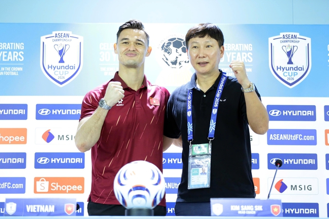  'Messi hay Ronaldo cũng khó ghi bàn vào lưới Lê Giang Patrik'- Ảnh 1.