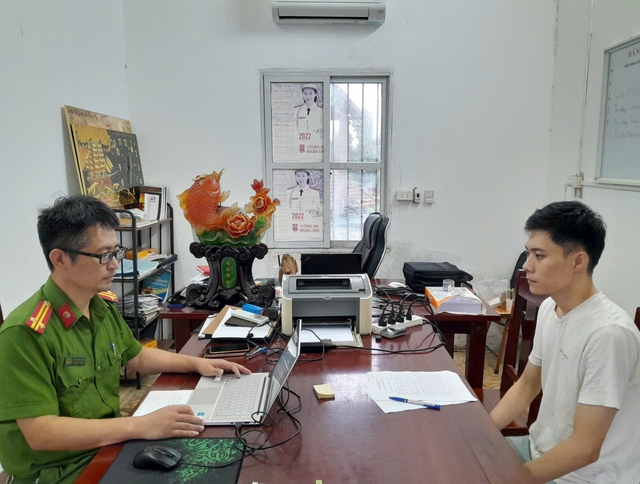 Bị khởi tố vì bán rượu ngâm rắn hổ mang chúa - Ảnh 2.