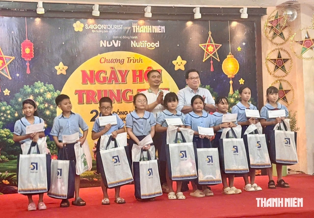Trung thu đến sớm với hàng trăm trẻ em ở Cần Giờ- Ảnh 13.