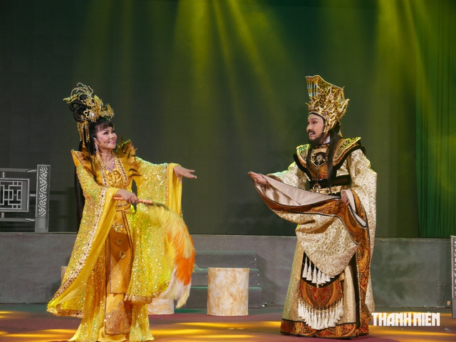 Tái diễn ‘Giang sơn và mỹ nhân’ - phận má hồng giữa chiến loạn - Ảnh 1.